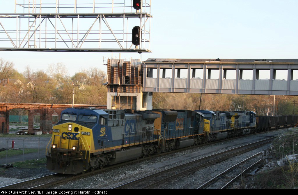 CSX 498 leads train E019 westbound